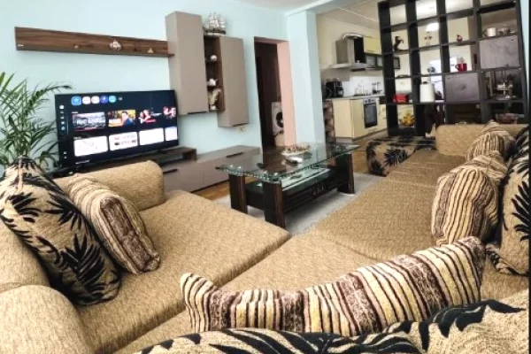 Shtepi ne shitje Apartament ne Tirane, 1+1, Mobilimi E mobiluar, Pagesa 60,000  Leke.