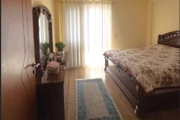 Shtepi ne shitje Apartament ne Tirane, 1+1, Mobilimi E mobiluar, Pagesa 60,000  Leke.