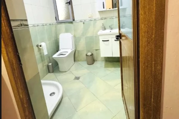 Shtepi ne shitje Apartament ne Tirane, 1+1, Mobilimi E mobiluar, Pagesa 60,000  Leke.