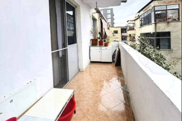 Shtepi ne shitje Apartament ne Tirane, 1+1, Mobilimi E mobiluar, Pagesa 60,000  Leke.