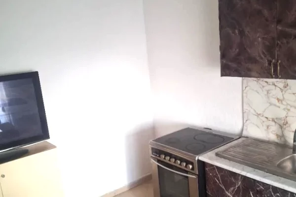 Shtepi me qera Apartament ne Tirane, 1+1, Mobilimi E mobiluar, Pagesa 30,000  Leke.