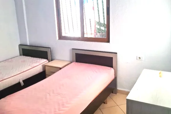 Shtepi me qera Apartament ne Tirane, 1+1, Mobilimi E mobiluar, Pagesa 30,000  Leke.