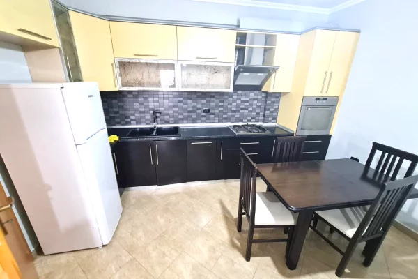 Shtepi me qera Apartament ne Tirane, 1+1, Mobilimi E mobiluar, Pagesa 40,000  Leke.