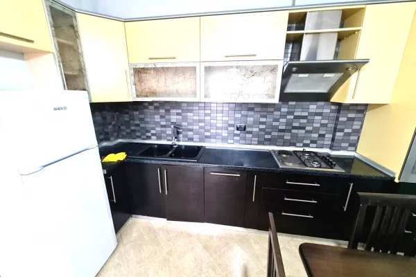 Shtepi me qera Apartament ne Tirane, 1+1, Mobilimi E mobiluar, Pagesa 40,000  Leke.