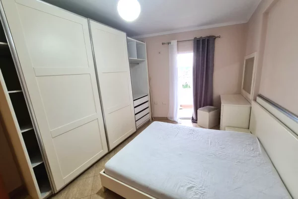 Shtepi me qera Apartament ne Tirane, 1+1, Mobilimi E mobiluar, Pagesa 40,000  Leke.