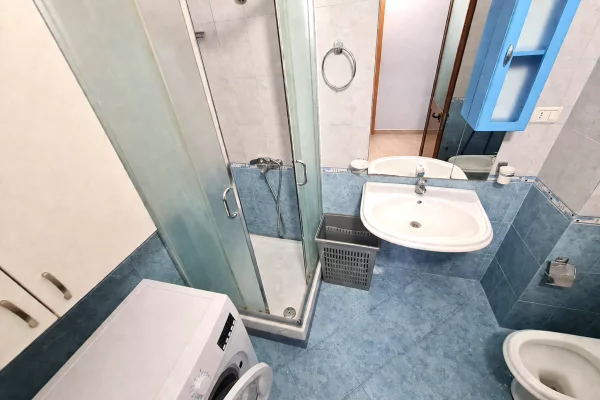 Shtepi me qera Apartament ne Tirane, 1+1, Mobilimi E mobiluar, Pagesa 40,000  Leke.