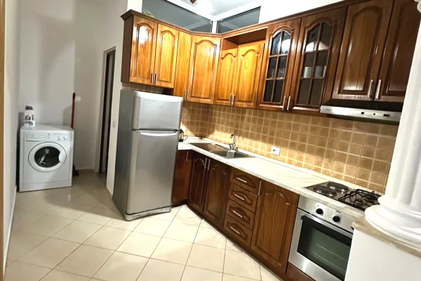 Shtepi me qera Apartament ne Tirane, 1+1, Mobilimi E mobiluar, Pagesa 30,000  Leke.