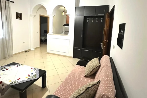 Shtepi me qera Apartament ne Tirane, 1+1, Mobilimi E mobiluar, Pagesa 30,000  Leke.