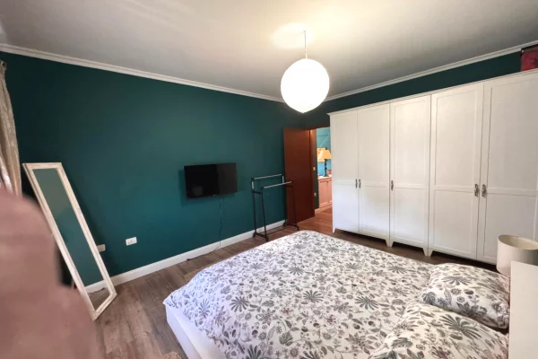 Shtepi me qera Apartament ne Tirane, 2+1, Mobilimi E mobiluar, Pagesa 800  Euro.