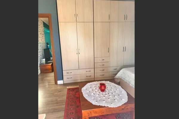 Shtepi me qera Apartament ne Tirane, 2+1, Mobilimi E mobiluar, Pagesa 800  Euro.
