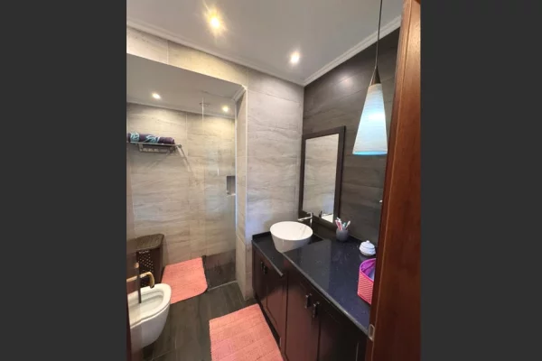 Shtepi me qera Apartament ne Tirane, 2+1, Mobilimi E mobiluar, Pagesa 800  Euro.