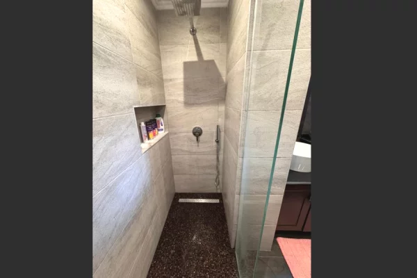 Shtepi me qera Apartament ne Tirane, 2+1, Mobilimi E mobiluar, Pagesa 800  Euro.