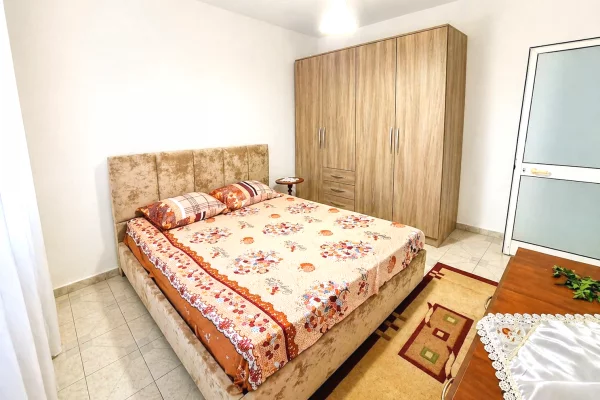 Shtepi me qera 1+1 ne Tirane - 35,000 Leke