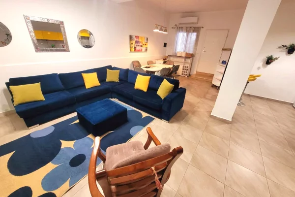 Shtepi me qera Apartament ne Tirane, 2+1, Mobilimi E mobiluar, Pagesa 50,000  Leke.