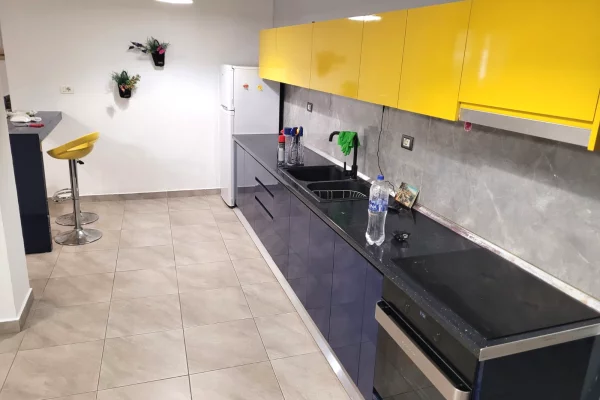 Shtepi me qera Apartament ne Tirane, 2+1, Mobilimi E mobiluar, Pagesa 50,000  Leke.