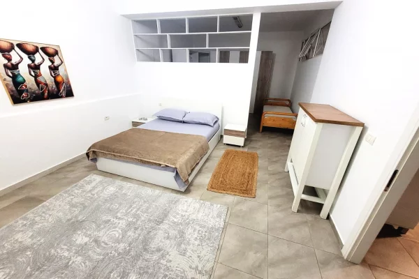 Shtepi me qera Apartament ne Tirane, 2+1, Mobilimi E mobiluar, Pagesa 50,000  Leke.