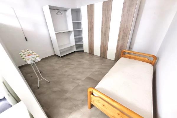 Shtepi me qera Apartament ne Tirane, 2+1, Mobilimi E mobiluar, Pagesa 50,000  Leke.