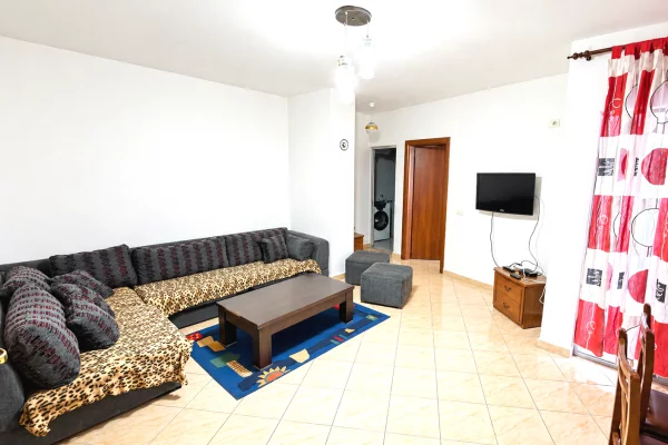 Shtepi me qera 1+1 ne Tirane - 40,000 Leke