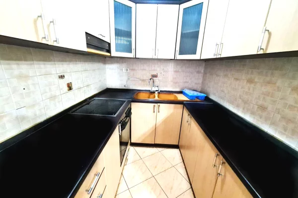 Shtepi me qera Apartament ne Tirane, 1+1, Mobilimi E mobiluar, Pagesa 40,000  Leke.