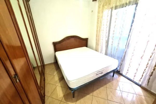 Shtepi me qera Apartament ne Tirane, 1+1, Mobilimi E mobiluar, Pagesa 40,000  Leke.