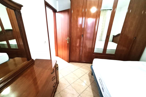 Shtepi me qera Apartament ne Tirane, 1+1, Mobilimi E mobiluar, Pagesa 40,000  Leke.