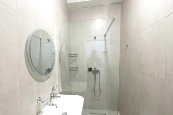 Shtepi me qera Apartament ne Tirane, Garsoniere, Mobilimi E mobiluar, Pagesa 30,000  Leke.