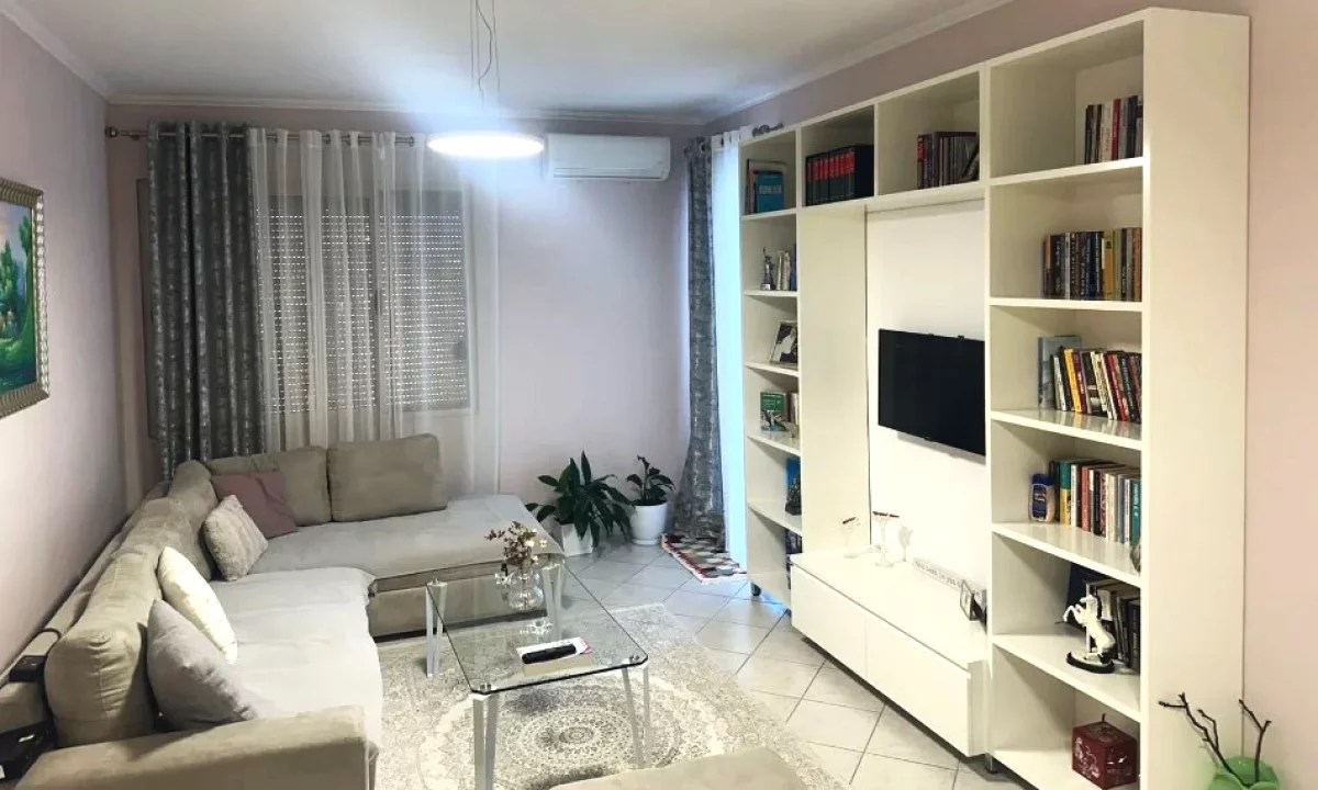 Shtepi me qera Apartament ne Tirane, 1+1, Mobilimi E mobiluar, Pagesa 45,000  Leke.