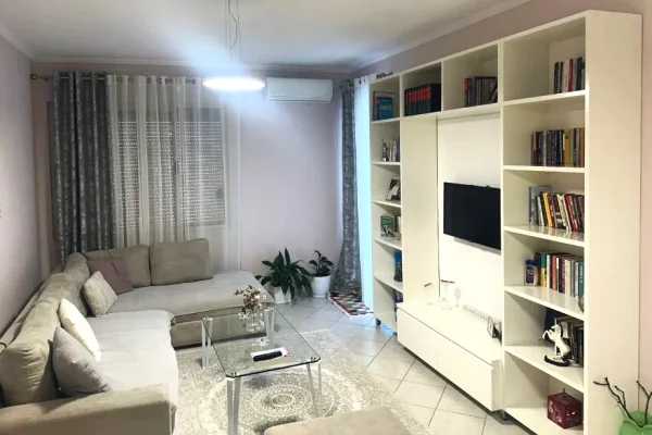 Shtepi me qera 1+1 ne Tirane - 45,000 Leke