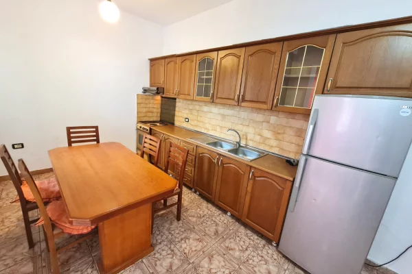 Shtepi me qera Apartament ne Tirane, 1+1, Mobilimi E mobiluar, Pagesa 38,000  Leke.