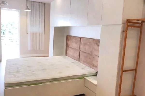 Shtepi me qera Apartament ne Tirane, 1+1, Mobilimi E mobiluar, Pagesa 550  Euro.