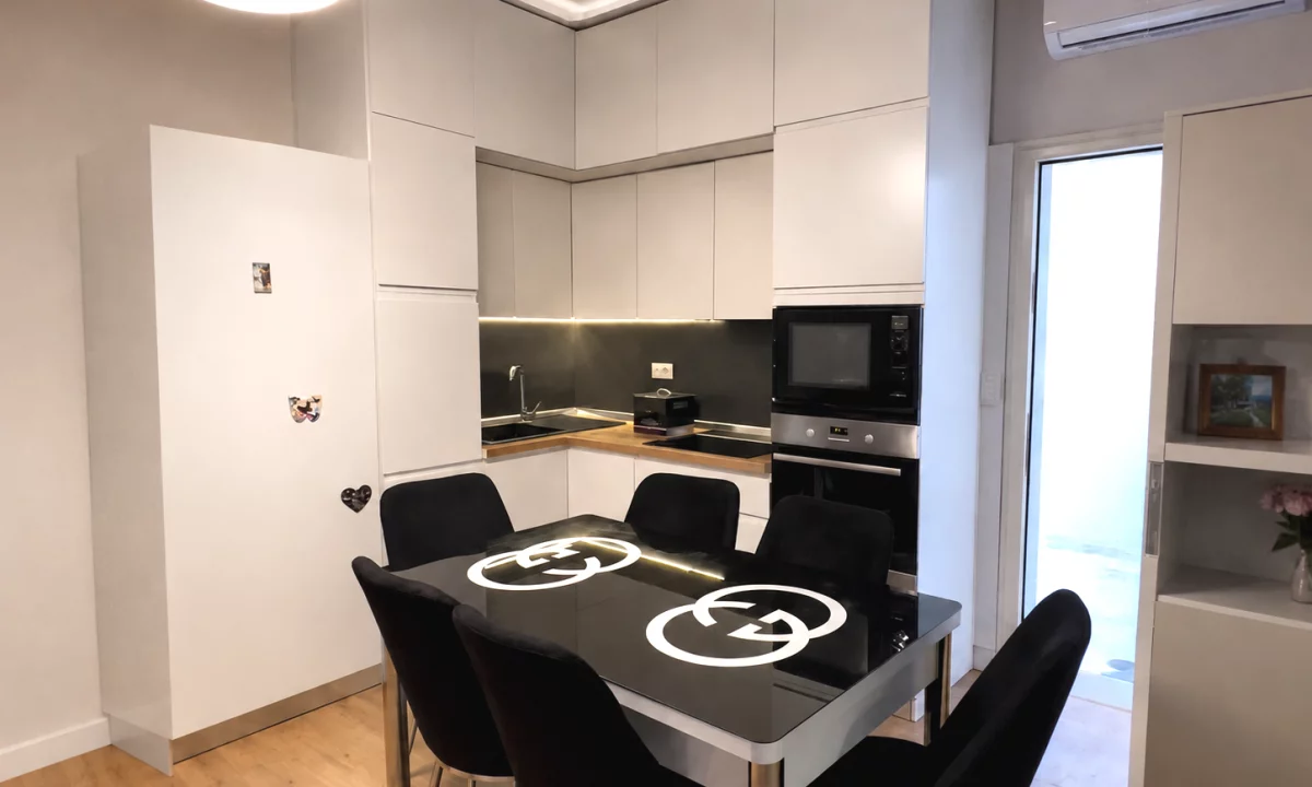 Shtepi me qera Apartament ne Tirane, 1+1, Mobilimi E mobiluar, Pagesa 550  Euro.
