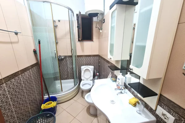 Shtepi me qera Apartament ne Tirane, 3+1, Mobilimi E mobiluar, Pagesa 35,000  Leke.
