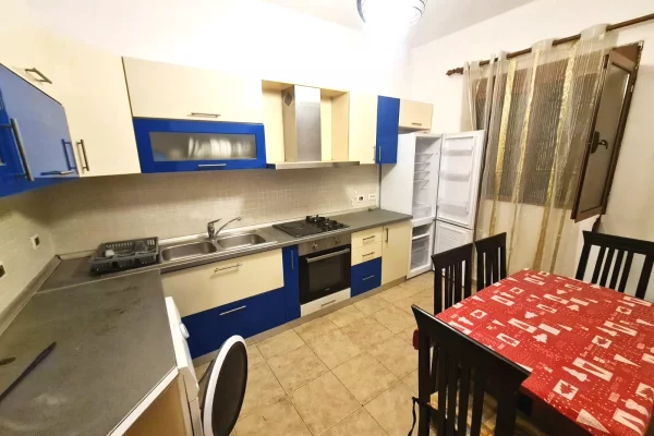 Shtepi me qera Apartament ne Tirane, 3+1, Mobilimi E mobiluar, Pagesa 35,000  Leke.