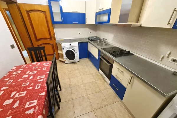 Shtepi me qera Apartament ne Tirane, 3+1, Mobilimi E mobiluar, Pagesa 35,000  Leke.