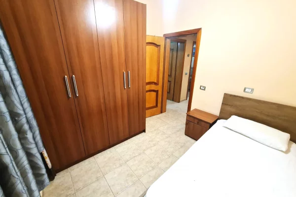 Shtepi me qera Apartament ne Tirane, 3+1, Mobilimi E mobiluar, Pagesa 35,000  Leke.