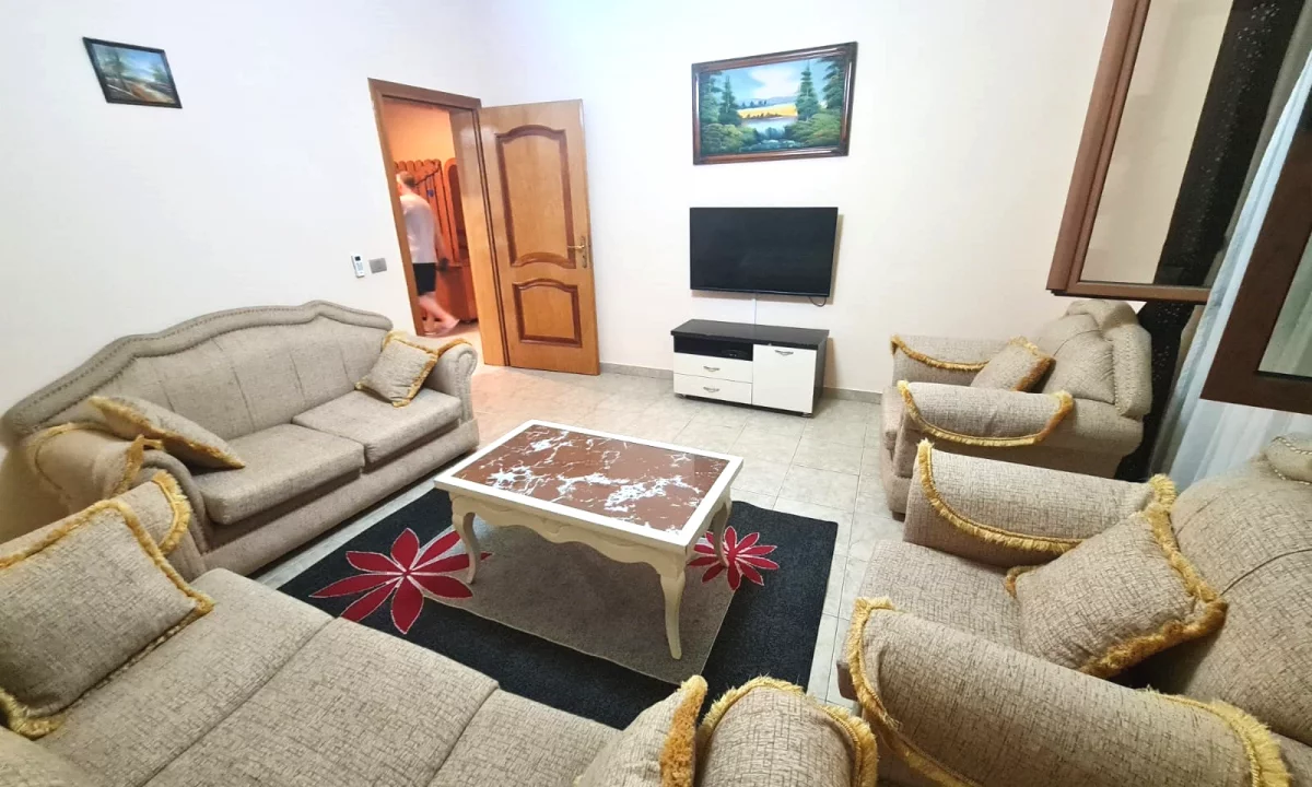 Shtepi me qera Apartament ne Tirane, 3+1, Mobilimi E mobiluar, Pagesa 35,000  Leke.