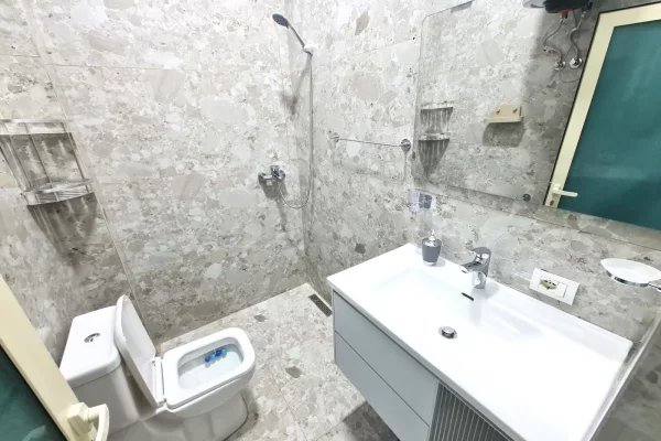 Shtepi me qera Apartament ne Tirane, Garsoniere, Mobilimi E mobiluar, Pagesa 35,000  Leke.