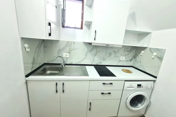 Shtepi me qera Apartament ne Tirane, Garsoniere, Mobilimi E mobiluar, Pagesa 25,000  Leke.