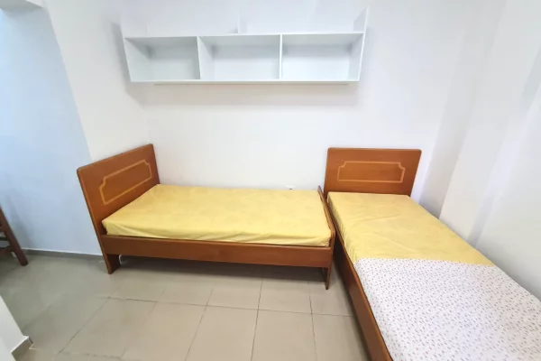 Shtepi me qera Apartament ne Tirane, Garsoniere, Mobilimi E mobiluar, Pagesa 25,000  Leke.
