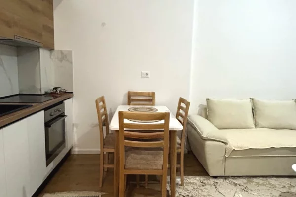 Shtepi me qera Apartament ne Tirane, 1+1, Mobilimi E mobiluar, Pagesa 38,000  Leke.