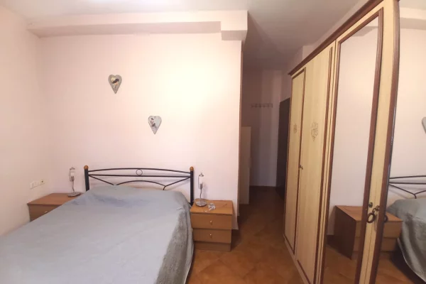 Shtepi me qera Apartament ne Tirane, 1+1, Mobilimi E mobiluar, Pagesa 40,000  Leke.