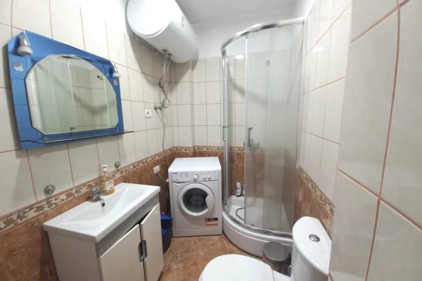 Shtepi me qera Apartament ne Tirane, 1+1, Mobilimi E mobiluar, Pagesa 40,000  Leke.