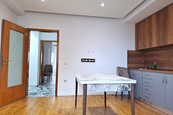 Shtepi me qera Apartament ne Tirane, 2+1, Mobilimi E mobiluar, Pagesa 55,000  Leke.