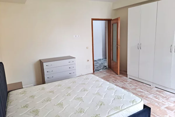 Shtepi me qera Apartament ne Tirane, 2+1, Mobilimi E mobiluar, Pagesa 55,000  Leke.