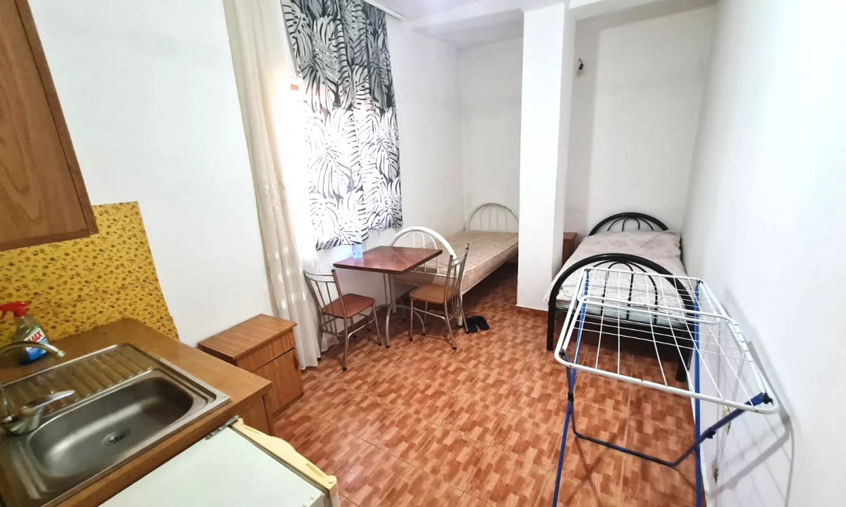Shtepi me qera Apartament ne Tirane, Garsoniere, Mobilimi E mobiluar, Pagesa 20,000  Leke.