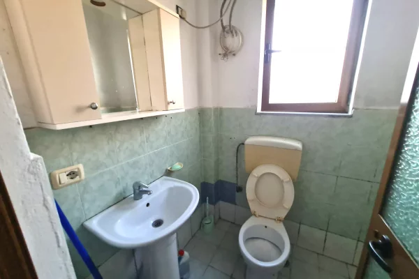 Shtepi me qera Apartament ne Tirane, Garsoniere, Mobilimi E mobiluar, Pagesa 20,000  Leke.