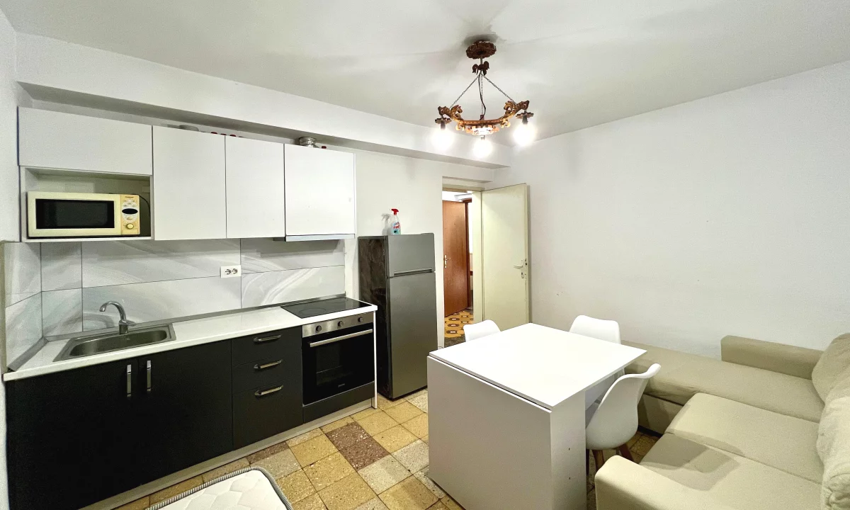 Shtepi me qera Apartament ne Tirane, 1+1, Mobilimi E mobiluar, Pagesa 37,000  Leke.