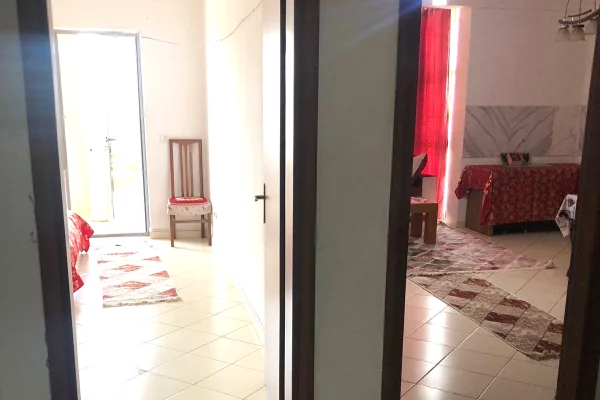 Shtepi me qera Apartament ne Tirane, 1+1, Mobilimi E mobiluar, Pagesa 40,000  Leke.