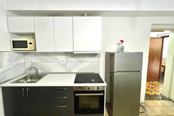 Shtepi me qera Apartament ne Tirane, 1+1, Mobilimi E mobiluar, Pagesa 37,000  Leke.
