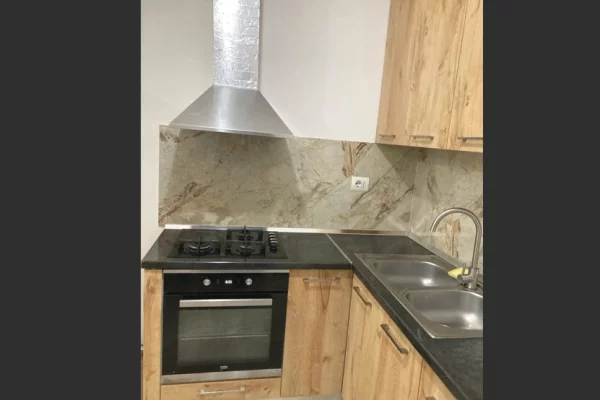 Shtepi me qera Apartament ne Tirane, Garsoniere, Mobilimi E mobiluar, Pagesa 30,000  Leke.